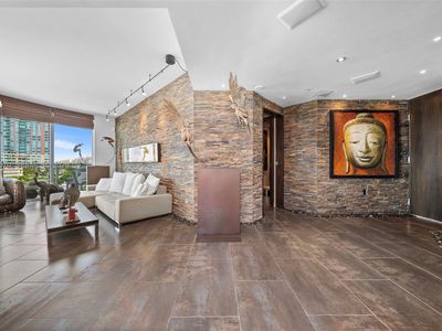 110 Washington Ave APT 1709