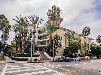 13200 Pacific Promenade APT 210