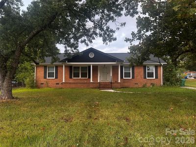 3105 Woodview Dr