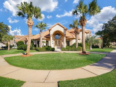 10 Lake Mist Ct