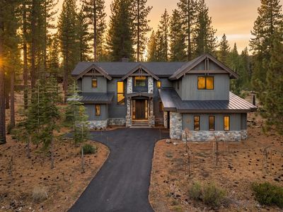 9400 Heartwood Dr