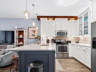 9900 Thomas Dr UNIT 804