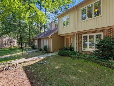 109 Mossbark Ln