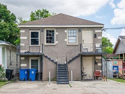 2815-17 Mistletoe St