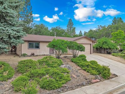 805 Meadowlark Ln