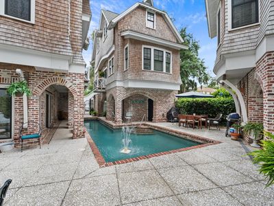 1612 W Paris Ave
