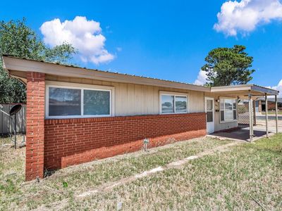 4911 N Dixie Blvd