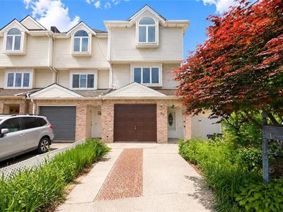 60 Guyon Ave