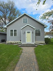 337 2nd Ave E