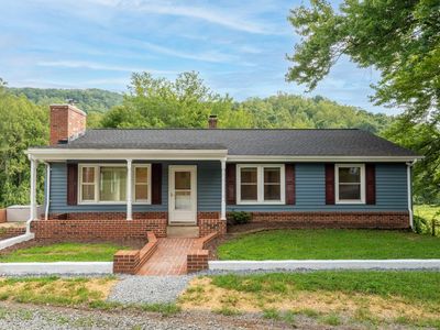 2261 Locust Hollow Rd