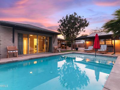 526 W WINDSOR Avenue