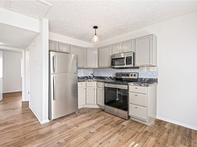 557 W. Glenn Ave. #B301