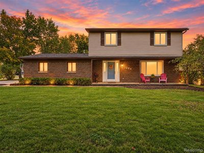 1225 Meadowood Dr