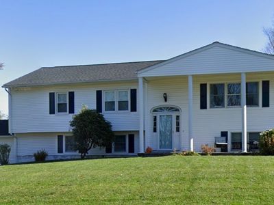 Property at 9 Surrey Drive, Brookfield, CT
