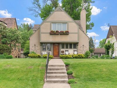 2214 Saint Anthony Pkwy