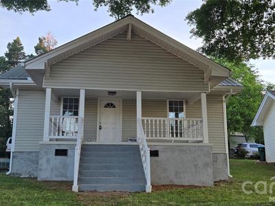 227 W B St