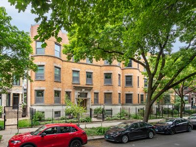 4336 N Kenmore Ave APT 2S