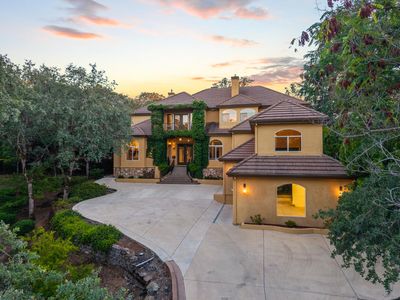 4044 Albert Cir