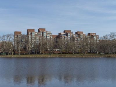 975 Memorial Dr APT 510