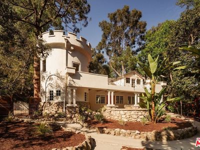 8337 Lookout Mountain Ave