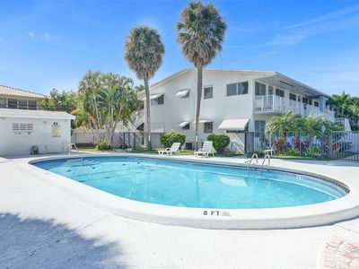 2000 NE 51st Ct #205