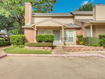1440 Meadowood Village Dr