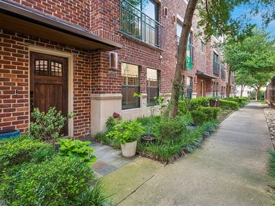 2411 N Hall St APT 36