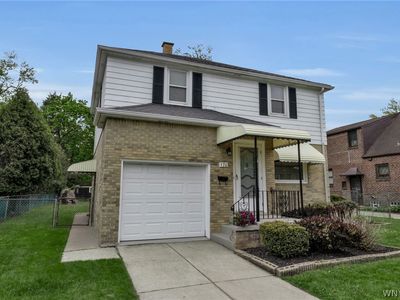 570 Roycroft Blvd