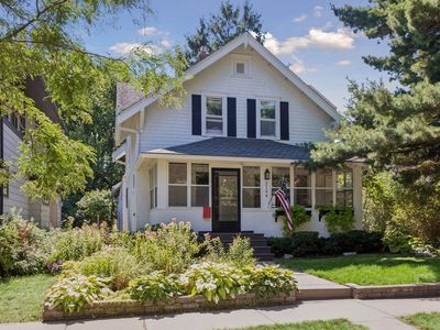 2194 Dudley Ave