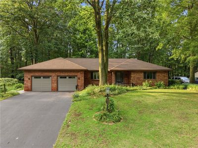 10 Woodbriar Ln