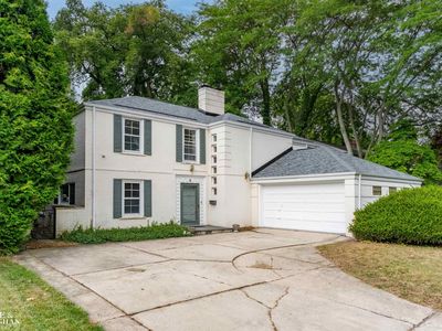 Property at 41 Beacon Hill Rd, Grosse Pointe Farms, MI