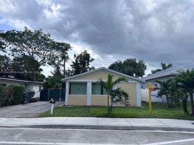 2898 NW 6th Ct