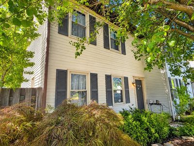 5215 Daffodil Dr