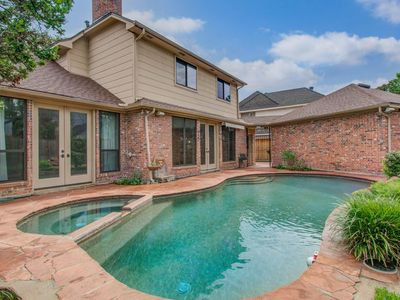 2 Hickory Shadows Dr
