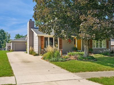 1221 E Franklin Ave