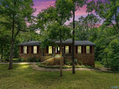 718 Versailles Dr SE