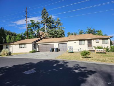 1403/1405 Pine Cone Rd