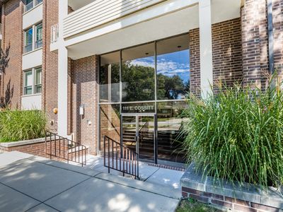 111 E Cossitt Ave APT 206
