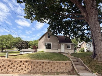 309 Pleasant St NE