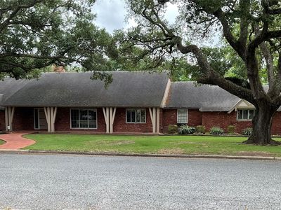 2310 Oak Dr