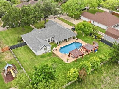 2211 Pebble Dr