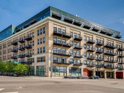 1645 W Ogden Ave UNIT 717