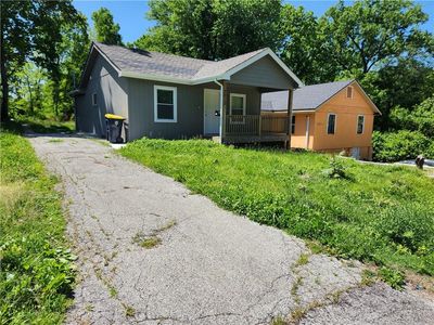 3013 E 77th Ter