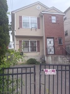 464-466 S 16Th St