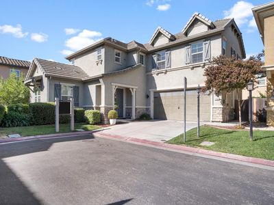 17121 Pacific Oak Ln