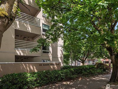 535 Summit Avenue E #403