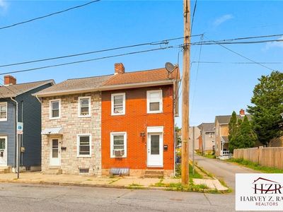 1005 Front St N