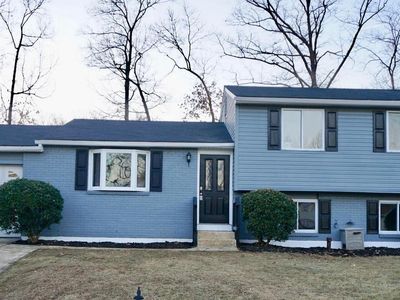 10403 Laren Ln