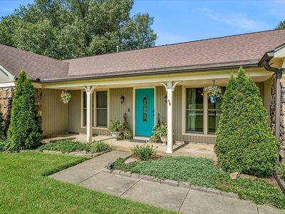 2605 Surrey Wood Dr