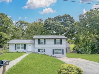 819 Scenic Dr SE